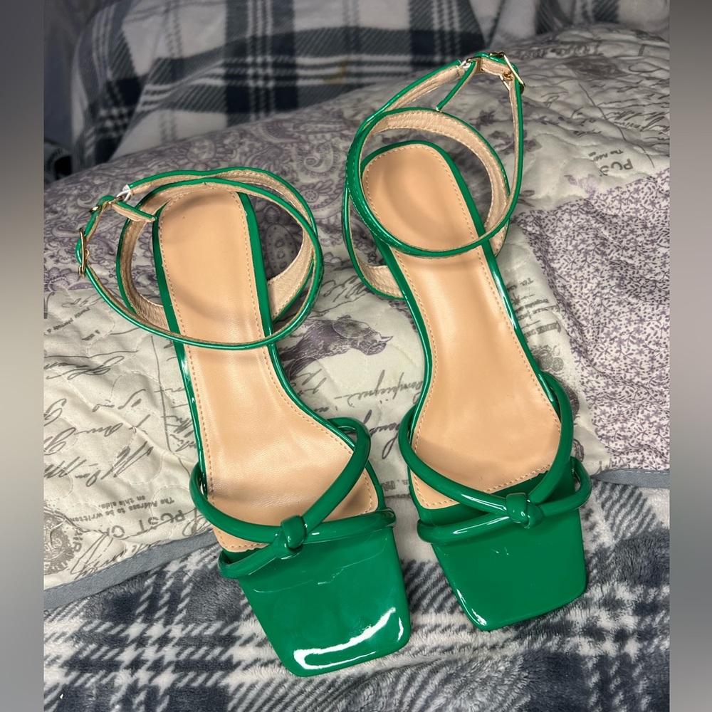 New Size 8 Square Toed Kitten Heels